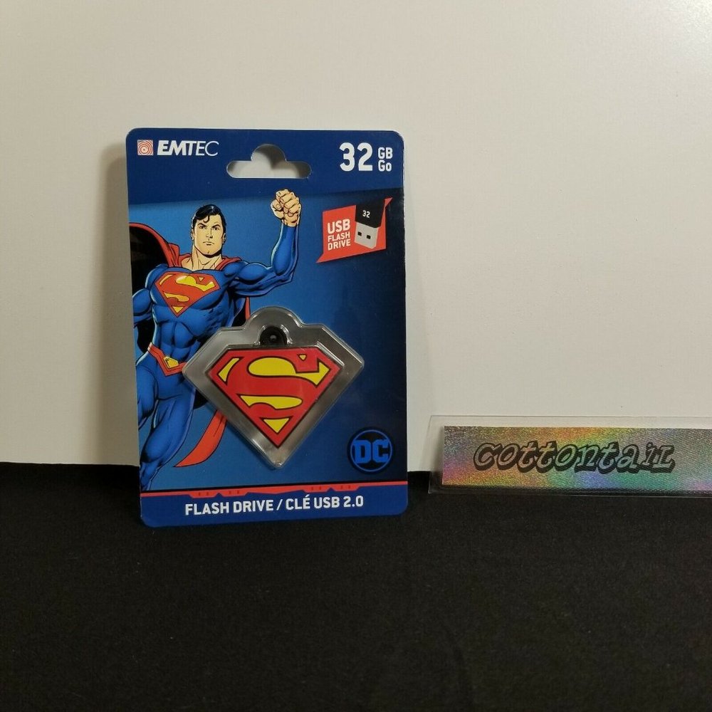 Emtec ECMMD32GDCC01 DC Comics USB2.0 Collectors Superman 32GB Drive - NEW